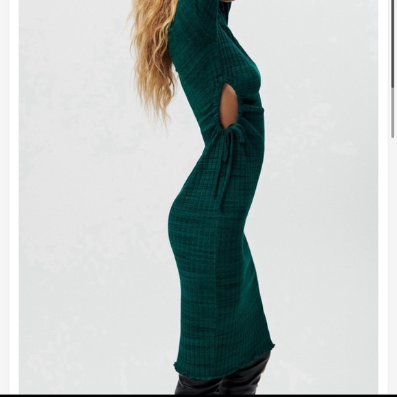 Zara Emerald green Cutout Dress long sleeve, midi with side cut outs, stretchy - Picture 1 of 10